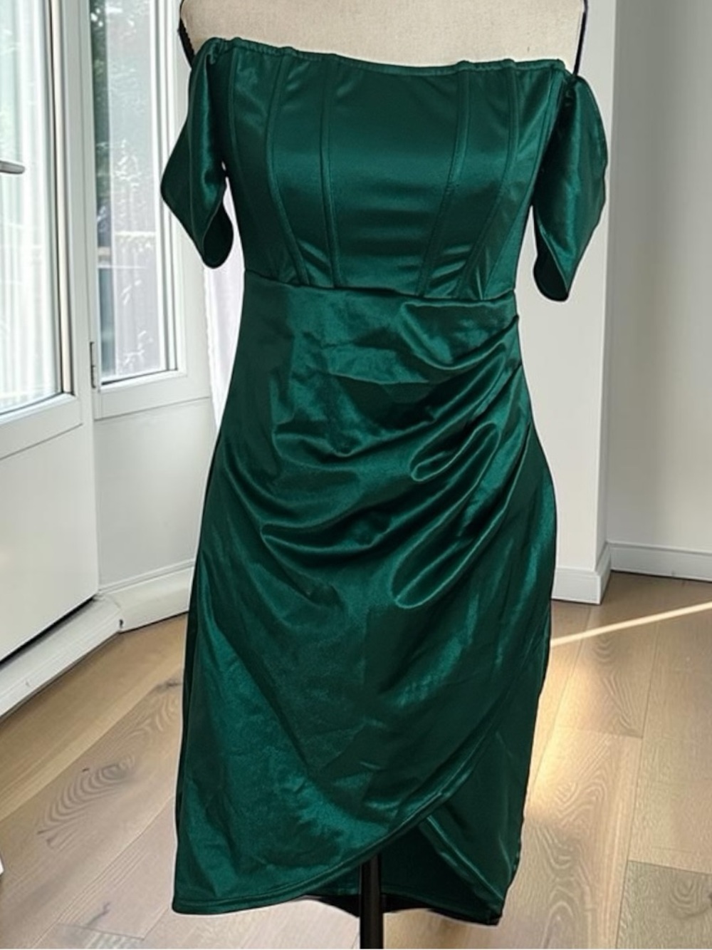 Emerald Off Shoulder Ruched Asymmetrical Hem Mini Dress M Corset Inspired Bodice - Picture 6 of 15